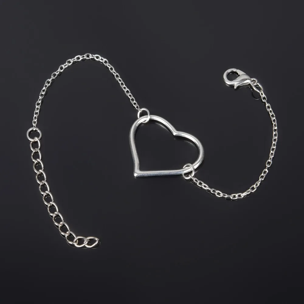 Simple Style Silver Plated Heart Charm Bracelet Jewelry Gift Wedding Banquet Wholesale Top Quality ns226
Simple Style Silver Plated Heart Charm Bracelet Jewelry Gift Wedding Banquet Wholesale Top Quality ns226