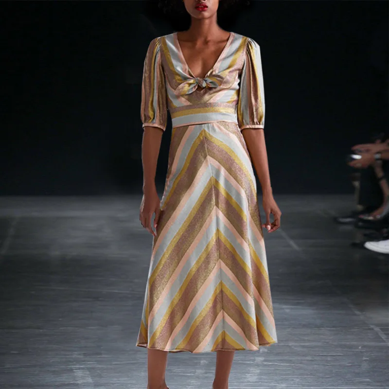 High Quality 2019 Newest Striped Woman Sets Short Sleeve Bow Short Tops High Waist Long Skirt Holiday Vacation Elegant Sets
High Quality 2019 Newest Striped Woman Sets Short Sleeve Bow Short Tops High Waist Long Skirt Holiday Vacation Elegant Sets