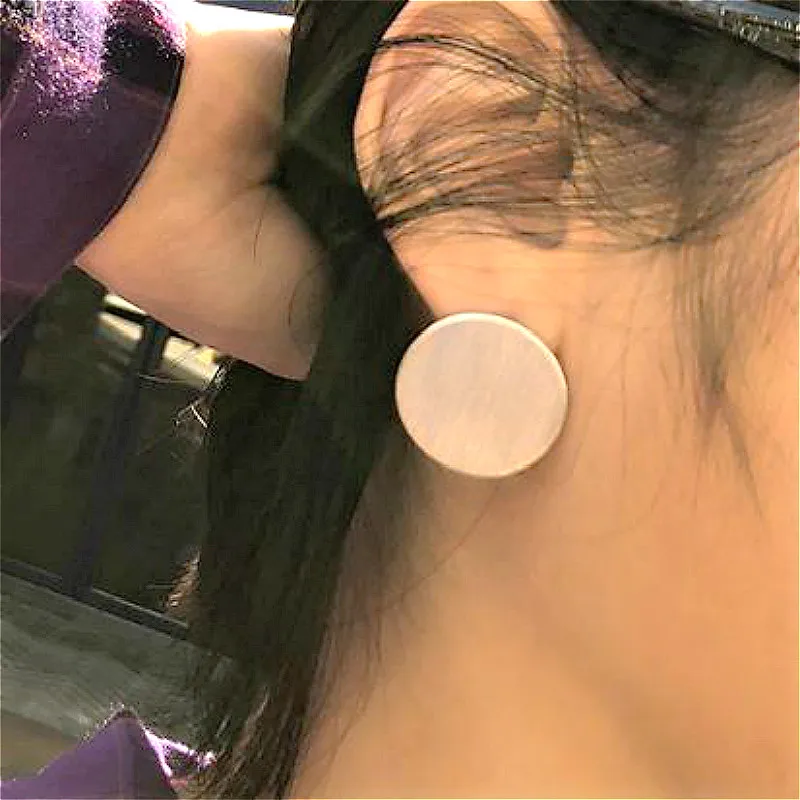 Wafer Hoop Earrings For Women Golden Color Ball Geometric Earrings For Party Wedding Gift Ear Jewelry Wholesale
Wafer Hoop Earrings For Women Golden Color Ball Geometric Earrings For Party Wedding Gift Ear Jewelry Wholesale