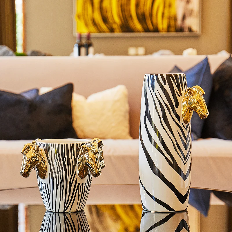 Minimalist Modern White Black Zebra Styling Ceramic Vases Flower Ornaments Furnishing Home Decoration Jardiniere Simple Vase
Minimalist Modern White Black Zebra Styling Ceramic Vases Flower Ornaments Furnishing Home Decoration Jardiniere Simple Vase