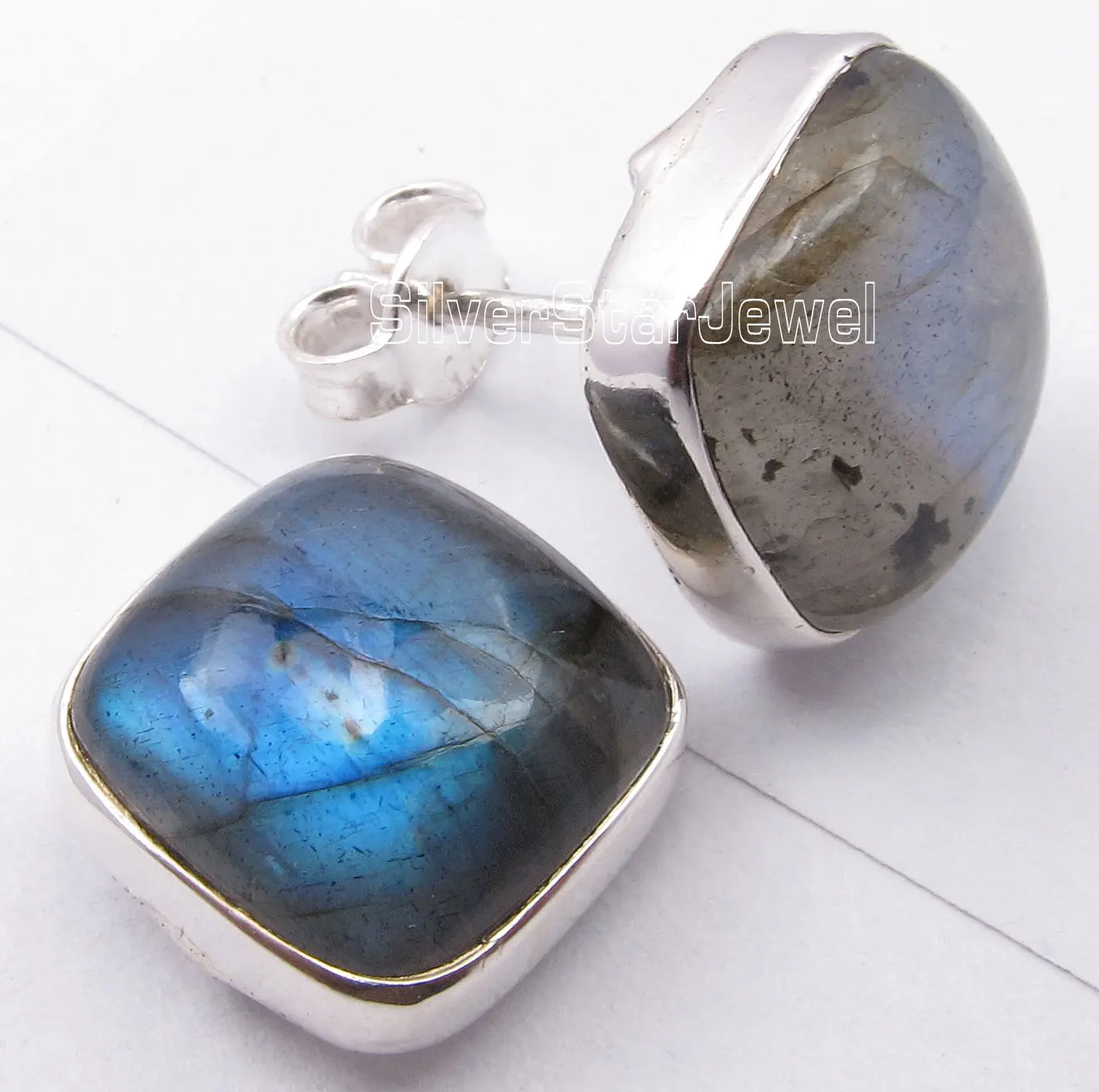 Chanti International Silver BLUE FLASH LABRADORITE Cushion MODERN Studs Earrings 1.2 CM
Chanti International Silver BLUE FLASH LABRADORITE Cushion MODERN Studs Earrings 1.2 CM