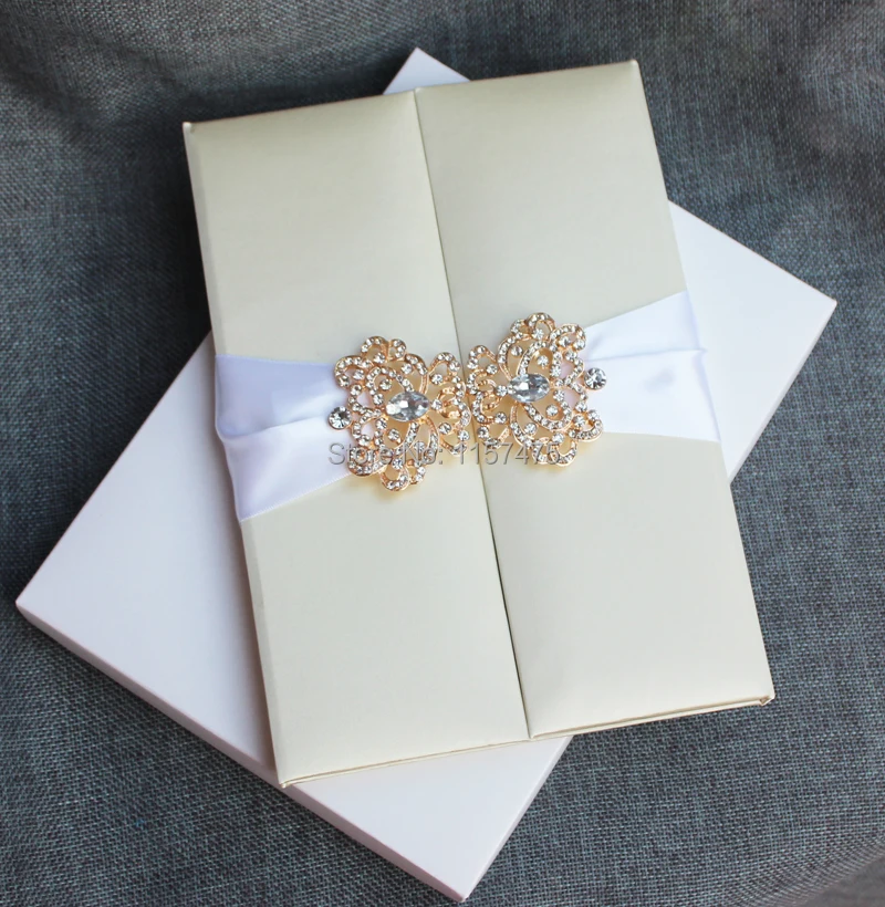 Free Shipping! HI2011 - Customized Elegant Beige Silk Folio Wedding Invitation Card with Rose Gold Rhinestone Brooch
Free Shipping! HI2011 - Customized Elegant Beige Silk Folio Wedding Invitation Card with Rose Gold Rhinestone Brooch