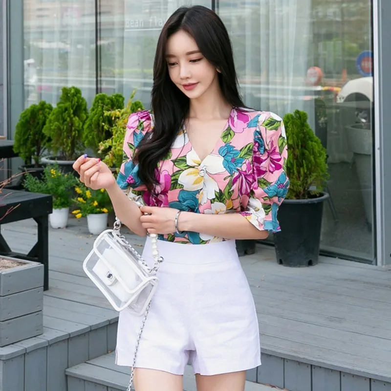 Korean Fashion Women Two Pieces Set Summer Fashion Puff Sleeve Floral Print Shirt and White Shorts Suits Female Clothing Set
Korean Fashion Women Two Pieces Set Summer Fashion Puff Sleeve Floral Print Shirt and White Shorts Suits Female Clothing Set