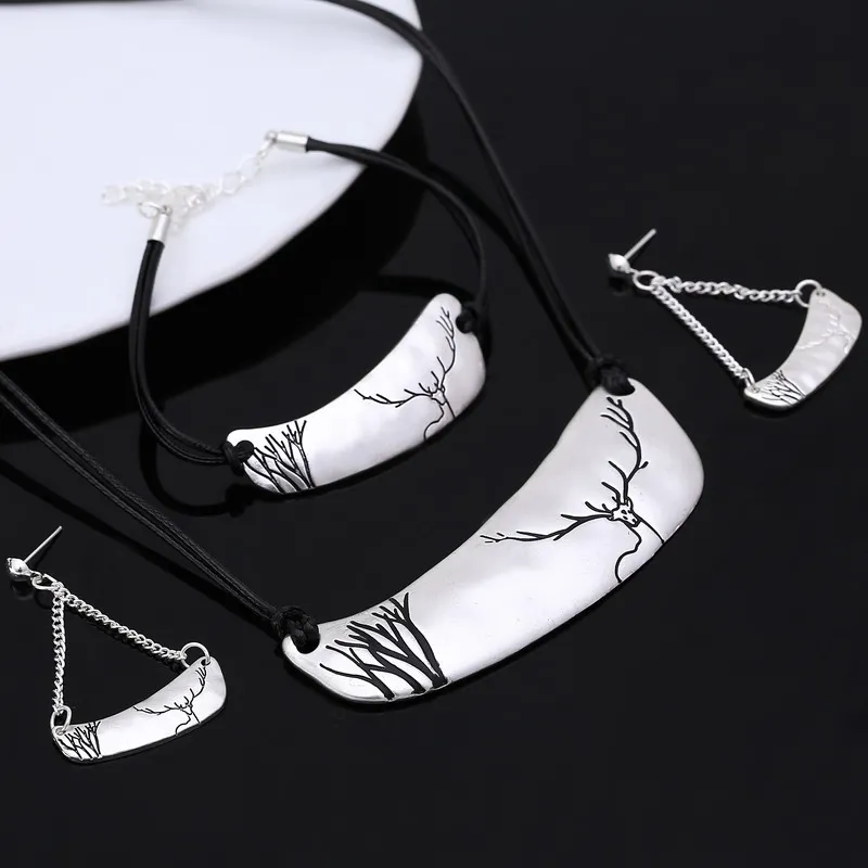 Top Quality Fashion Necklaces For Women Earrings Bracelets Silver Plated Jewelry Sets Leather Chain Enamel Jewelry Set elk Print
Top Quality Fashion Necklaces For Women Earrings Bracelets Silver Plated Jewelry Sets Leather Chain Enamel Jewelry Set elk Print