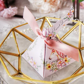 50pcs Pink Triangular Pyramid Floral Printed Unicorn Wedding Favors Candy Box Bomboniera Party Supplies Gift Box Chocolate Box
50pcs Pink Triangular Pyramid Floral Printed Unicorn Wedding Favors Candy Box Bomboniera Party Supplies Gift Box Chocolate Box