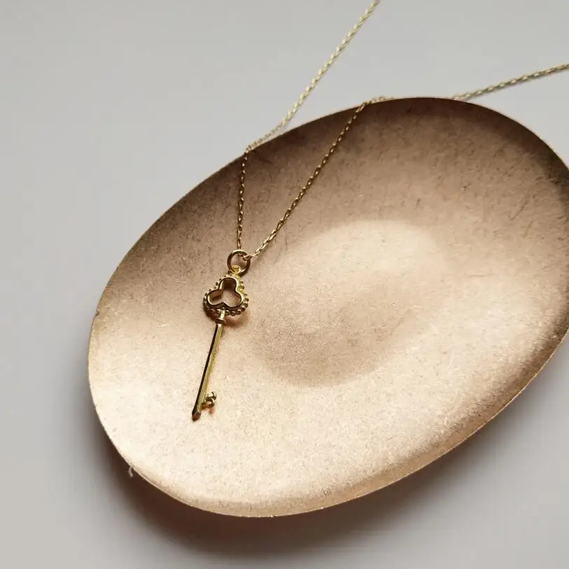 925 Sterling Silver Crown Key Necklaces & Pendants For Women Gold Color Simple Romantic Wedding Necklace New Year Gift Collares
925 Sterling Silver Crown Key Necklaces & Pendants For Women Gold Color Simple Romantic Wedding Necklace New Year Gift Collares