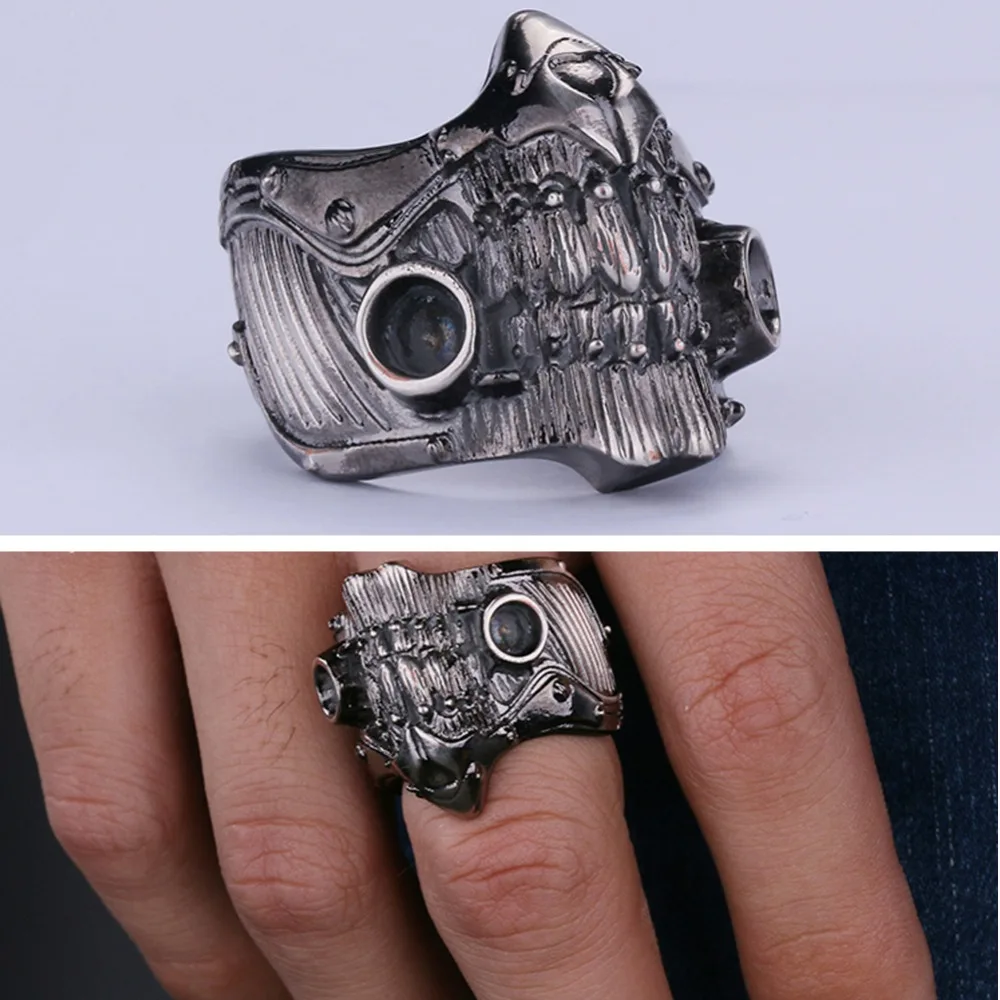 Movie Mad Max 4 Fury Road Immortan Joe Mask Cosplay Finger Rings Accessories Metal Props Gift Collectibles Halloween with Box
Movie Mad Max 4 Fury Road Immortan Joe Mask Cosplay Finger Rings Accessories Metal Props Gift Collectibles Halloween with Box