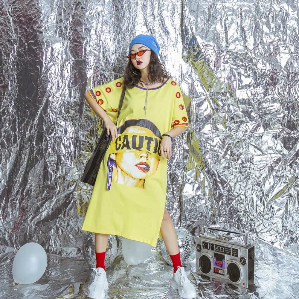 Original design hip-hop character letter lip biting female pattern hollowed out five points long sleeved dress | Женская одежда