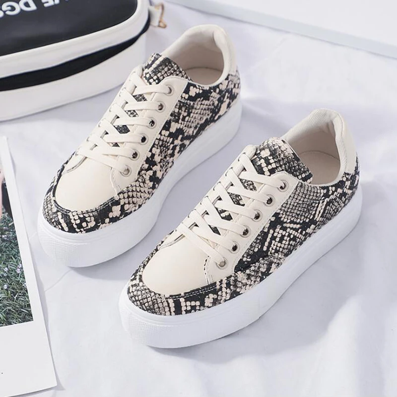 Spring Autumn Women Flat Shoes New PU Leather Female Snake Print Loafers Soft Loafers Lazy Flat Shoes Woman sneakers sy253
Spring Autumn Women Flat Shoes New PU Leather Female Snake Print Loafers Soft Loafers Lazy Flat Shoes Woman sneakers sy253