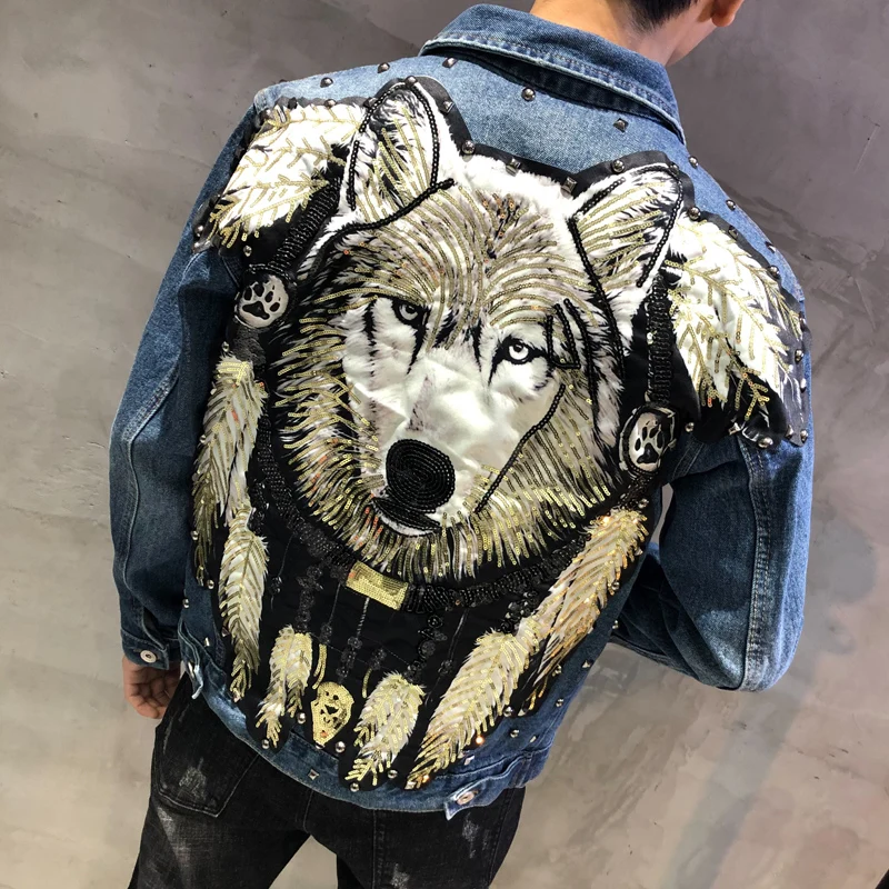 YASUGUOJI New 2019 Punk Style Novel Wolf Embroidered Rivet Jean Jacket Men Denim Jackets Streetwear Slim Jeans Jacket for Men
YASUGUOJI New 2019 Punk Style Novel Wolf Embroidered Rivet Jean Jacket Men Denim Jackets Streetwear Slim Jeans Jacket for Men