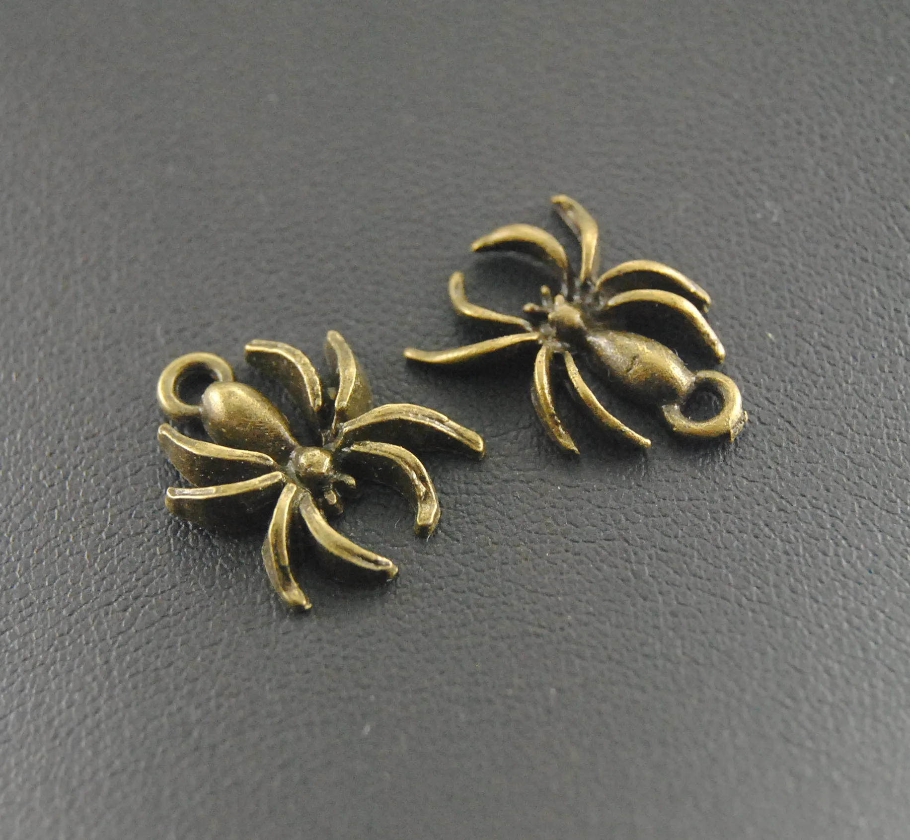50 pcs Zinc Alloy Antique Bronze Spider Charms Pendants Accessories DIY Jewelry Findings 15x14mm A253
50 pcs Zinc Alloy Antique Bronze Spider Charms Pendants Accessories DIY Jewelry Findings 15x14mm A253
