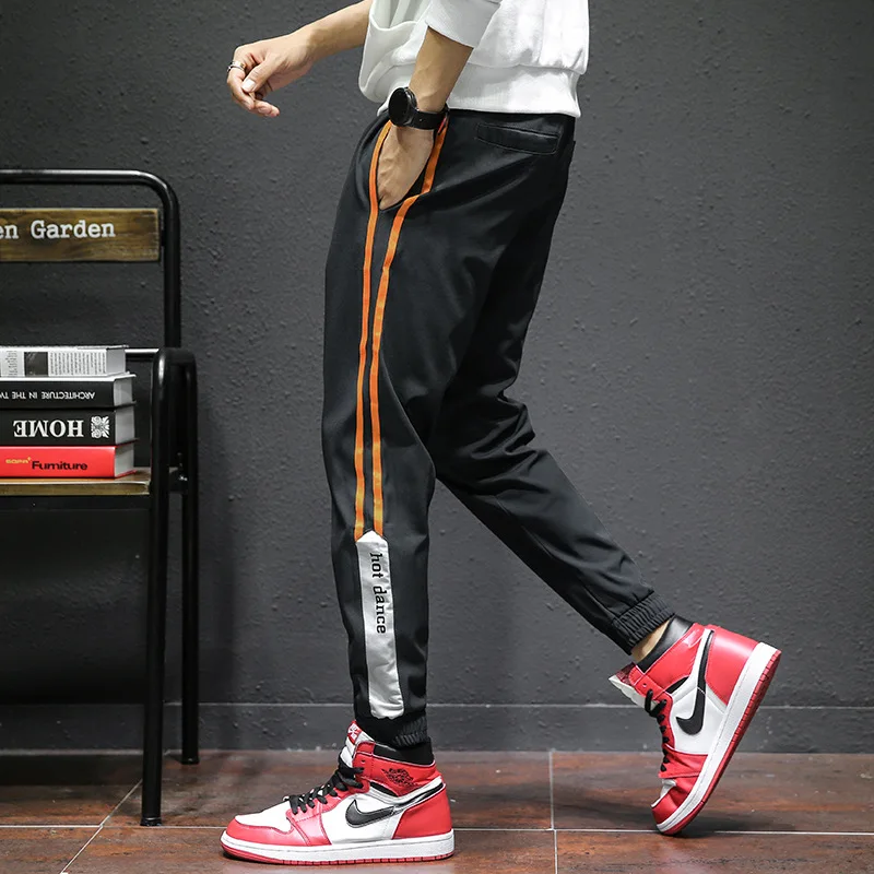 Brand Men Hip Hop Joggers Sweatpant Yellow Ribbon Side Striped Pants Men Cotton Sweat Pant Tactical Pocket Streetwear Harajuku
Brand Men Hip Hop Joggers Sweatpant Yellow Ribbon Side Striped Pants Men Cotton Sweat Pant Tactical Pocket Streetwear Harajuku