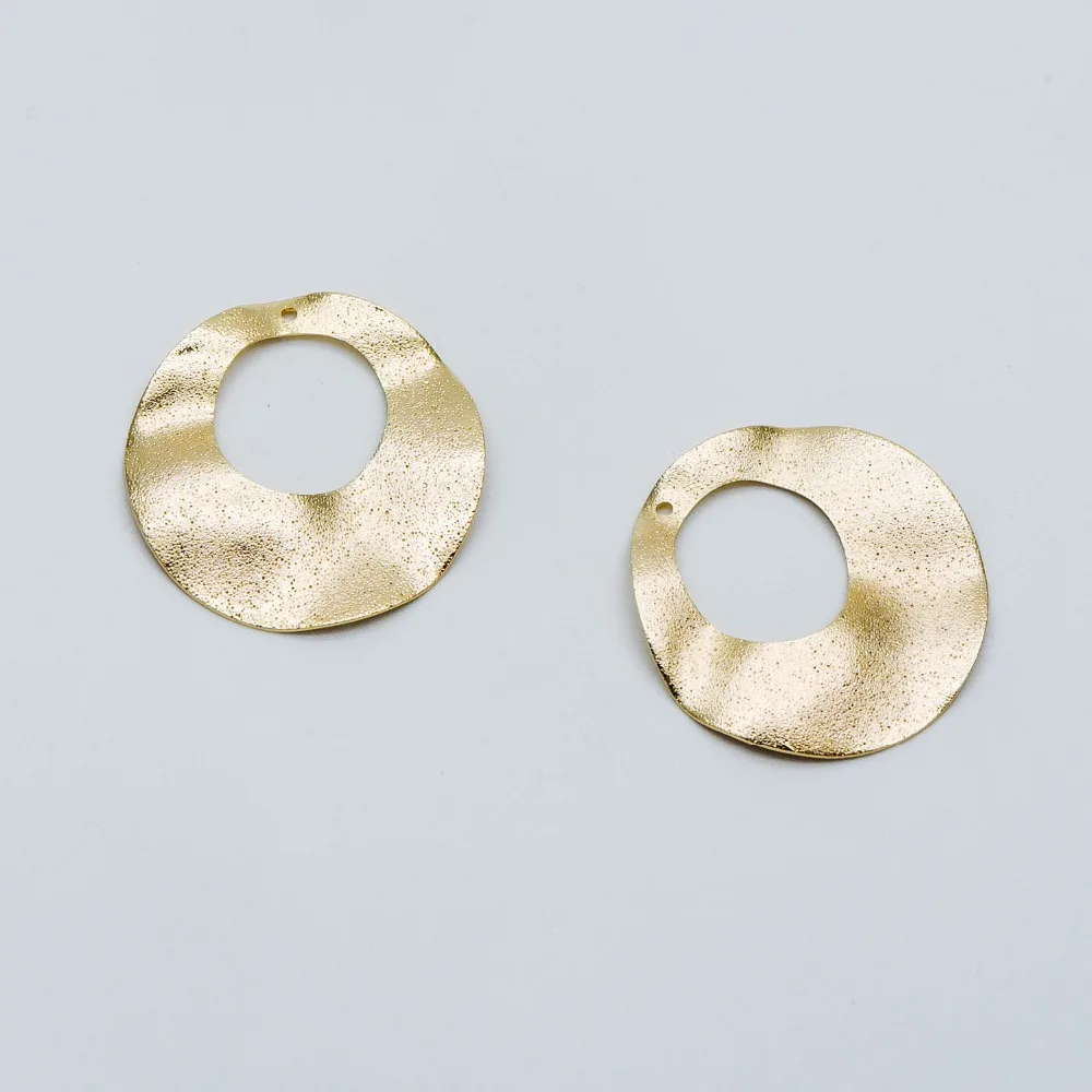 10pcs Gold Stardust Circle Disc Pendants 33mm, Gold plated Brass Round Disk Loop Charms (GB-482)
10pcs Gold Stardust Circle Disc Pendants 33mm, Gold plated Brass Round Disk Loop Charms (GB-482)