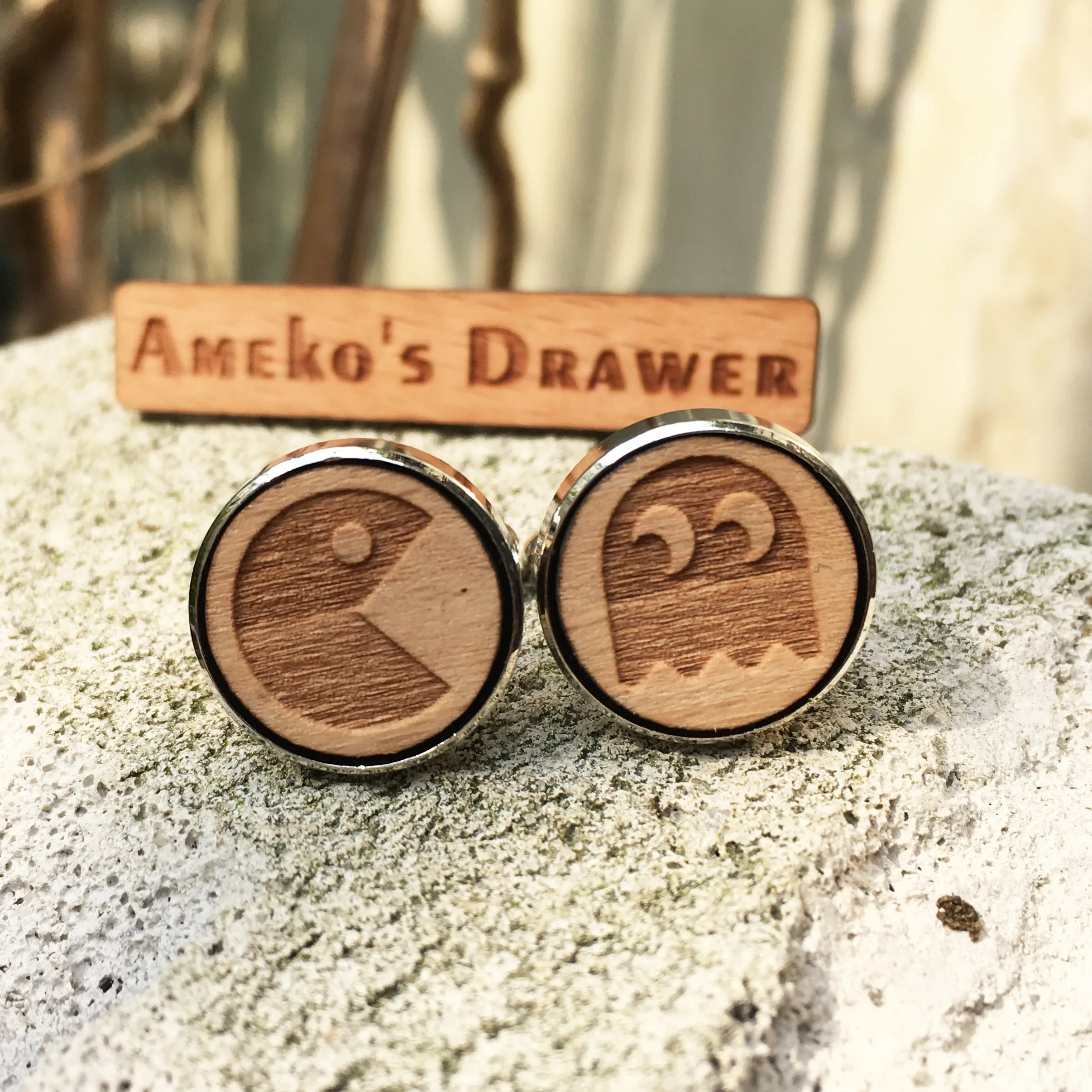 Cute Game Style Laser Engraved Cufflinks PacMan Wooden Cufflinks 80s Namco Gift Geeky Stud Groomsmen Suit Accessory X 1 Pair
Cute Game Style Laser Engraved Cufflinks PacMan Wooden Cufflinks 80s Namco Gift Geeky Stud Groomsmen Suit Accessory X 1 Pair