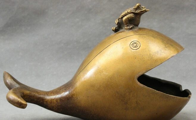 JP S0608 Chinese Bronze Wealth Hoptoad Statue Ride Big Mouth Fish Dolphin Ashtray Censer B0403
JP S0608 Chinese Bronze Wealth Hoptoad Statue Ride Big Mouth Fish Dolphin Ashtray Censer B0403