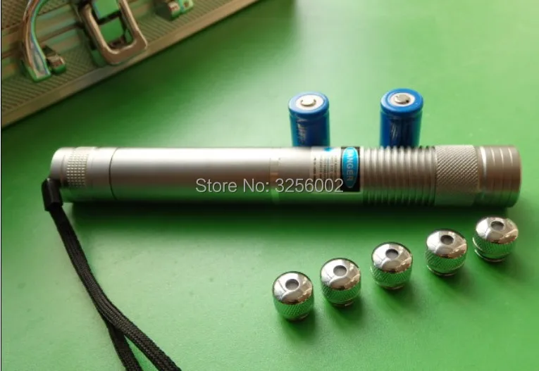 Super Powerful blue laser pointer 450nm 200w 200000m LAZER Flashlight Burning Match cigar cutting paper plastic+5 caps+gift box
Super Powerful blue laser pointer 450nm 200w 200000m LAZER Flashlight Burning Match cigar cutting paper plastic+5 caps+gift box