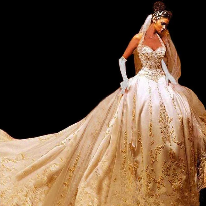 2019-gorgeous-gold-embroidered-cathedral-train-wedding-dresses-halter-sweetheart-corset-back-gothic-a-line-bridal-gown_副本