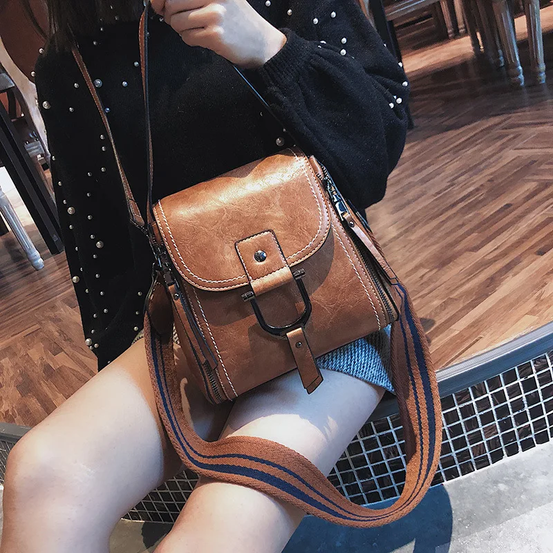 New fashion handbag, wide shoulder strap, large inclined bag, leisure single shoulder bag, 2019
New fashion handbag, wide shoulder strap, large inclined bag, leisure single shoulder bag, 2019