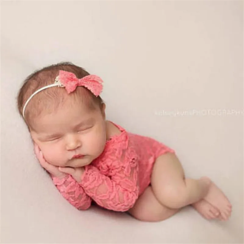 2Pcs/set Baby Photography Props Clothing with Headband Hollow Bowknot Lace Romper Newborn Girls Outfit
2Pcs/set Baby Photography Props Clothing with Headband Hollow Bowknot Lace Romper Newborn Girls Outfit
