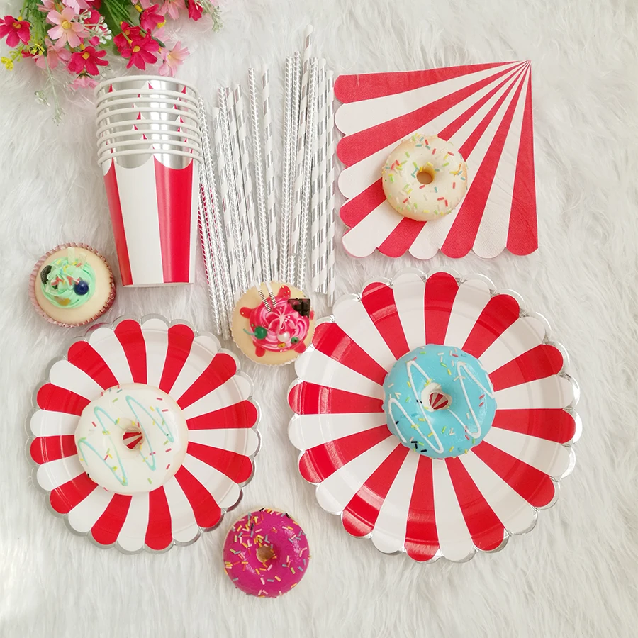 Hot Sale Disposable Gold Foiled Red Striped Paper Party Plates Cups Napkins Wedding Birthday Party Decor Tableware Sets Supplies
Hot Sale Disposable Gold Foiled Red Striped Paper Party Plates Cups Napkins Wedding Birthday Party Decor Tableware Sets Supplies
