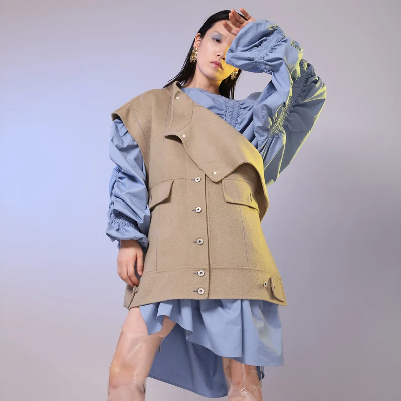 2019 Spring Wool Hand-made Double-sided Fabric Vests Streetwear Solid Button Pockets Ruffles V-Neck Single Breasted Jacket
2019 Spring Wool Hand-made Double-sided Fabric Vests Streetwear Solid Button Pockets Ruffles V-Neck Single Breasted Jacket