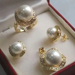 925 18GP luxurious South Sea Shell Pearl Jewelry Set (ring pendant earrings) Women fshipping Factory wholesale price
925 18GP luxurious South Sea Shell Pearl Jewelry Set (ring pendant earrings) Women fshipping Factory wholesale price