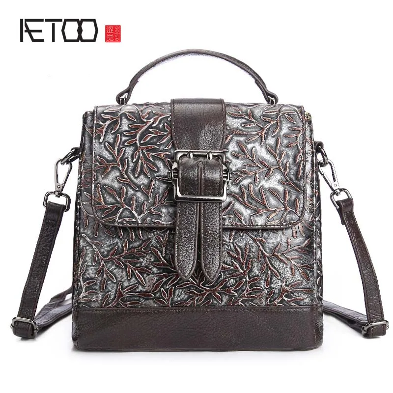 AETOO brand The new leather handbag retro leather simple embossed original color multi-purpose hand-wiping bag
AETOO brand The new leather handbag retro leather simple embossed original color multi-purpose hand-wiping bag