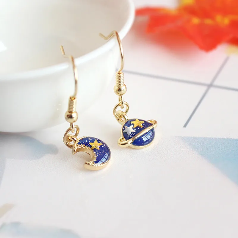 Free shipping fashion ladies jewelry blue moon planet pattern pendant girl earrings fantasy sky series cute girl ear hook
Free shipping fashion ladies jewelry blue moon planet pattern pendant girl earrings fantasy sky series cute girl ear hook