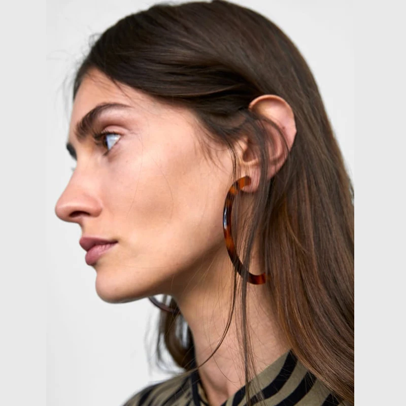 JUJIA 4 Colors Lady's Resin Big Hoop Earrings for Trendy Jewelry Acrylic Exaggerated Earring For Wedding Party Wholesale
JUJIA 4 Colors Lady's Resin Big Hoop Earrings for Trendy Jewelry Acrylic Exaggerated Earring For Wedding Party Wholesale