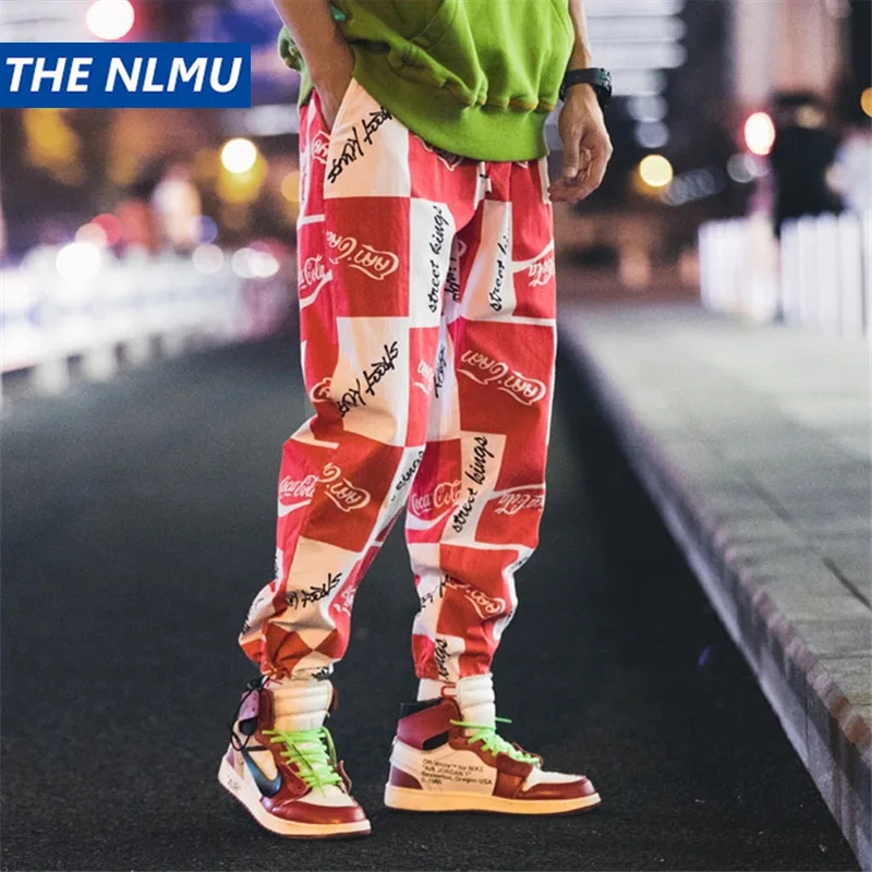 Harajuku Plaid Pants Men Letter Print Hip Hop Streetwear Jogger Sweatpant Plus Size 3XL Pant Trousers Q0138
Harajuku Plaid Pants Men Letter Print Hip Hop Streetwear Jogger Sweatpant Plus Size 3XL Pant Trousers Q0138