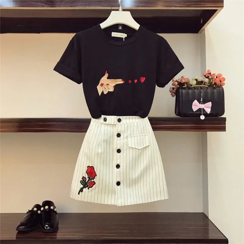 2019 Summer Women Fashion T-shirt + Button Design Flower And Stripe Skirt 2 pcs sets Female suits A084
2019 Summer Women Fashion T-shirt + Button Design Flower And Stripe Skirt 2 pcs sets Female suits A084