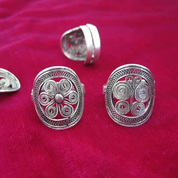 Miao jewelry ethnic style handmade Miao silver personality ring ring flower bronze drum ring
Miao jewelry ethnic style handmade Miao silver personality ring ring flower bronze drum ring