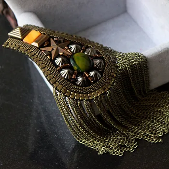 Handmade rock-trend jewelery tassel big shoulder brooch epaulet /epaulettes spikes/escapulario blazer accessories/pin badge
Handmade rock-trend jewelery tassel big shoulder brooch epaulet /epaulettes spikes/escapulario blazer accessories/pin badge