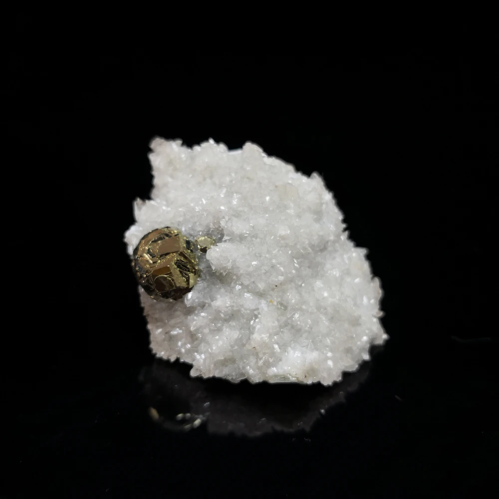 43g NATURAL Stones and Minerals Rock white crystal calcite pyrite RARE ORE crystal UNIQUE SPECIMENS B10-61H
43g NATURAL Stones and Minerals Rock white crystal calcite pyrite RARE ORE crystal UNIQUE SPECIMENS B10-61H