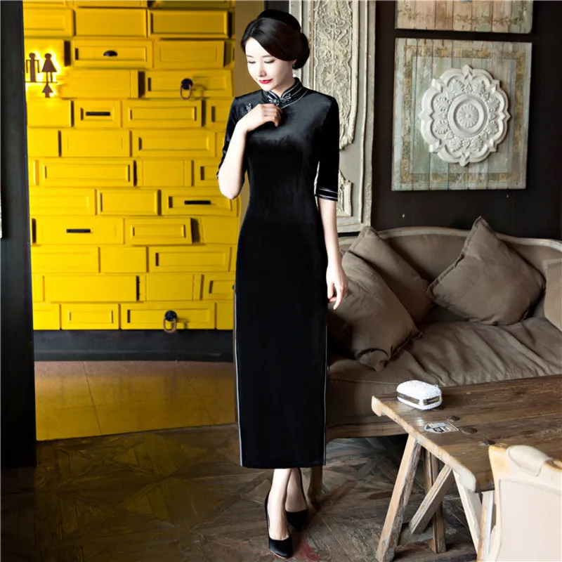 Chinese Traditional Dress Winter Qipao Long Cheongsam 2017 Autumn Mom Velvet Cheongsam Dress Robe Oriental Style Dresses Black
Chinese Traditional Dress Winter Qipao Long Cheongsam 2017 Autumn Mom Velvet Cheongsam Dress Robe Oriental Style Dresses Black