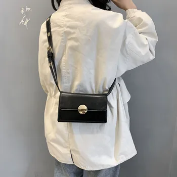 Chic retro black bag female 2020 new Korean fashion one shoulder ins wild Messenger small square bag
Chic retro black bag female 2020 new Korean fashion one shoulder ins wild Messenger small square bag