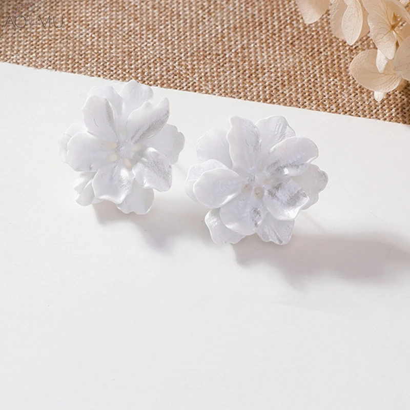 AOMU Korea S925 Sterling Silver Pin Simple White Acrylic Flowers Geometric Stud Earrings for Women Girl Sweet Party Gift Brincos
AOMU Korea S925 Sterling Silver Pin Simple White Acrylic Flowers Geometric Stud Earrings for Women Girl Sweet Party Gift Brincos