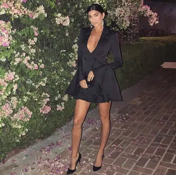 Halinfer 2018 New summer Sexy women dress V-Neck Flare Sleeve Ruffles Rayon custumes and fancy party Mini dress.
Halinfer 2018 New summer Sexy women dress V-Neck Flare Sleeve Ruffles Rayon custumes and fancy party Mini dress.