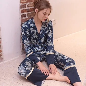 Spring Thin Sexy Silk Pajamas Long Sleeved Trousers Pyjamas Women Blue Printing Cardigan Pijama Mujer 2-piece Set Sleepwear
Spring Thin Sexy Silk Pajamas Long Sleeved Trousers Pyjamas Women Blue Printing Cardigan Pijama Mujer 2-piece Set Sleepwear