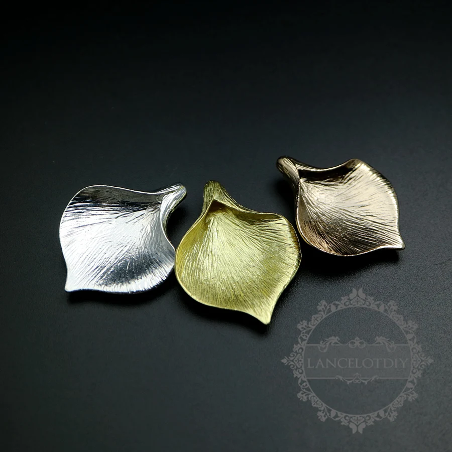 26x35mm gold,silver,raw brass color big lily flower beads cap pendant charm DIY supplies findings 1800241
26x35mm gold,silver,raw brass color big lily flower beads cap pendant charm DIY supplies findings 1800241