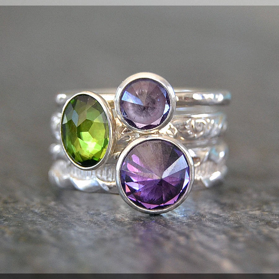 Simple carved purple color and green color stone ring personality design three-piece combination silver jewelry S3M147
Simple carved purple color and green color stone ring personality design three-piece combination silver jewelry S3M147