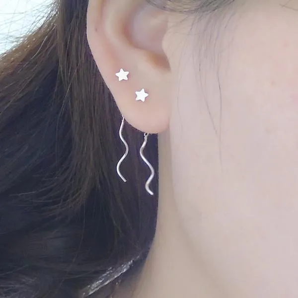 The new short earrings 925 sterling silver beads star triangle triangle line curve anti-lost earrings ear line
The new short earrings 925 sterling silver beads star triangle triangle line curve anti-lost earrings ear line