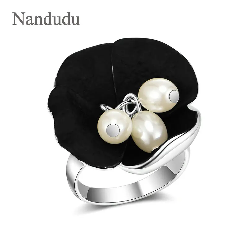 Nandudu Trendy Black Flower Rings for Women White Imitation Pearls Shining Silver GP Black Ring Statement Jewelry Gift R2046
Nandudu Trendy Black Flower Rings for Women White Imitation Pearls Shining Silver GP Black Ring Statement Jewelry Gift R2046