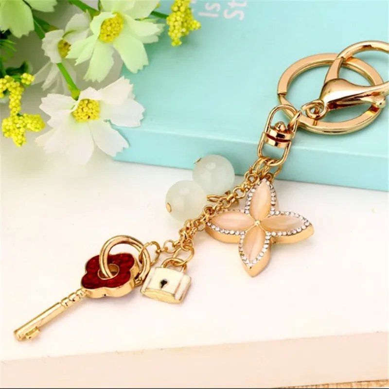 Crystal Key Chain Rhinestone Clover Car Key ring Female Creative Cute Flower Bag Pendant Key Chain keychain
Crystal Key Chain Rhinestone Clover Car Key ring Female Creative Cute Flower Bag Pendant Key Chain keychain