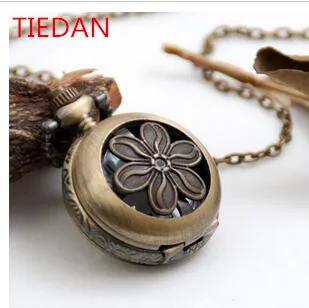 New Fashion quartz convertible petals Hollow out classic Necklace pocket watches send box
New Fashion quartz convertible petals Hollow out classic Necklace pocket watches send box