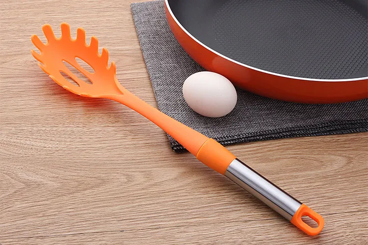1PC Silicone Practical Pasta Noodle Spoon Pasta Scoop colander Noodle Spaghetti Ladle Slot Spoon Nylon Colander Gadget KX 199
1PC Silicone Practical Pasta Noodle Spoon Pasta Scoop colander Noodle Spaghetti Ladle Slot Spoon Nylon Colander Gadget KX 199
