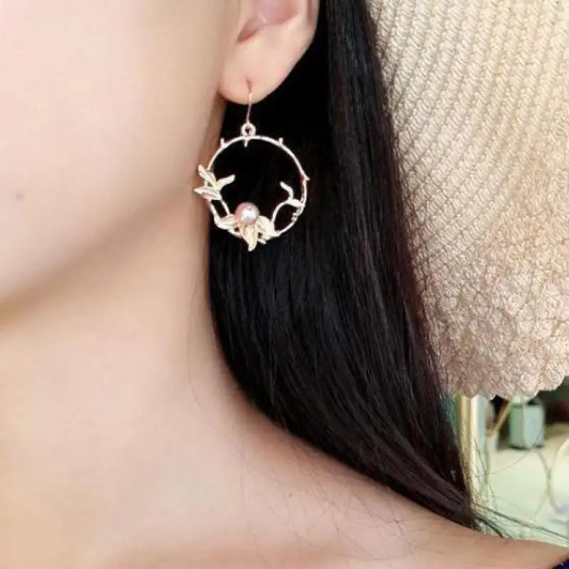 Oorbellen Personality Fashion Leaves Flowers Pearl Earrings Circle Gold Long Earrings Jewelry Statement Earrings Orecchini
Oorbellen Personality Fashion Leaves Flowers Pearl Earrings Circle Gold Long Earrings Jewelry Statement Earrings Orecchini
