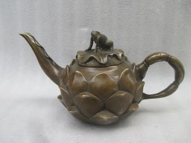 7.48 inch / Chinese manual sculpture to collect old copper lotus frog teapot
