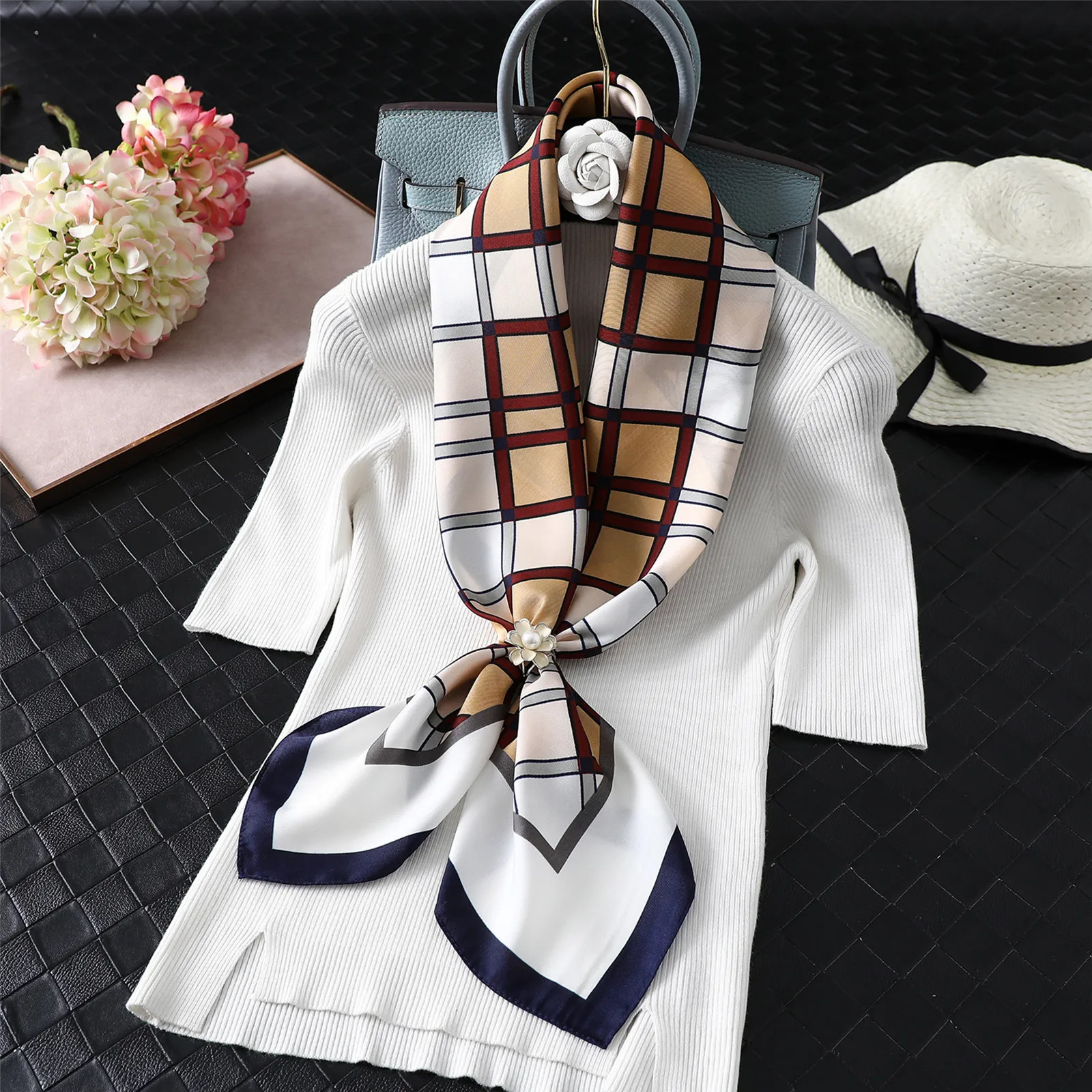 Plaid Scarf Female Square Scarves Bandana Kerchief 90*90cm Neck Head Scarf for Bag Hat Spring Summer
Plaid Scarf Female Square Scarves Bandana Kerchief 90*90cm Neck Head Scarf for Bag Hat Spring Summer