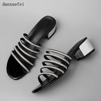 Women's genuine suede leather crystal narrow band med heel sandals open toe summer slides high quality mules shoes for women hot
Women's genuine suede leather crystal narrow band med heel sandals open toe summer slides high quality mules shoes for women hot